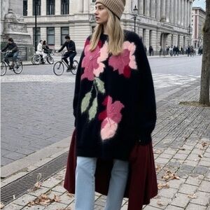 Floral Knit Sweater with Pink and Green Accents
P:20.5”
L:23”